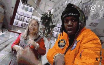 56岁广东潮汕阿姨称霸美国嘻哈圈