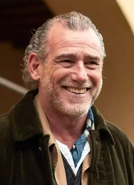 能掩盖发际线的发型,掩盖秃顶的发型男