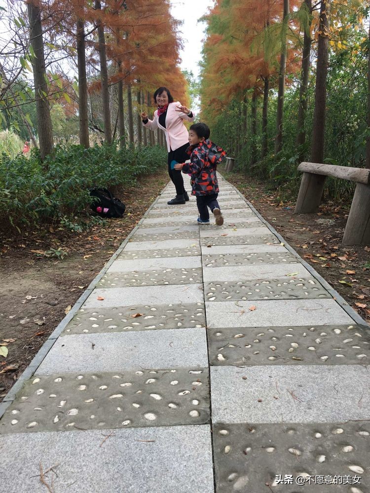 可爱的少妇自拍越来越丰满越来越成熟了