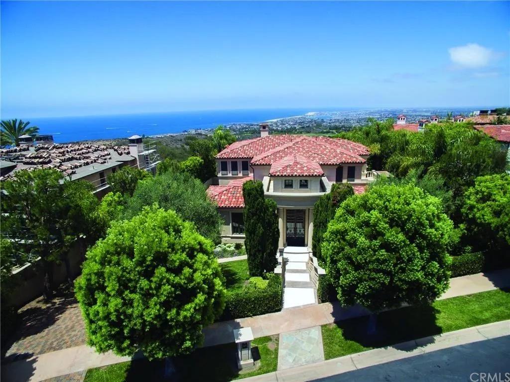 开车进故宫空姐被扒！溥仪都要买票，特朗普也须步行，你凭啥？