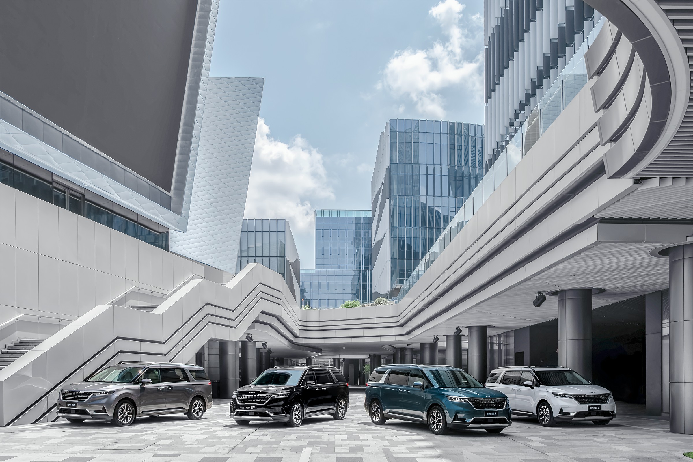 高端MPV级别重磅新选手!*四代第**嘉华上市,售价28.89万元起