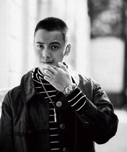 陈伟霆又换新发型！型男必备帅气寸头，硬核男孩已上线