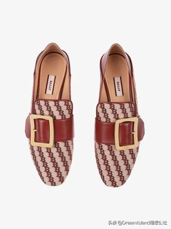 街拍白色乐福鞋,达妹街拍图文