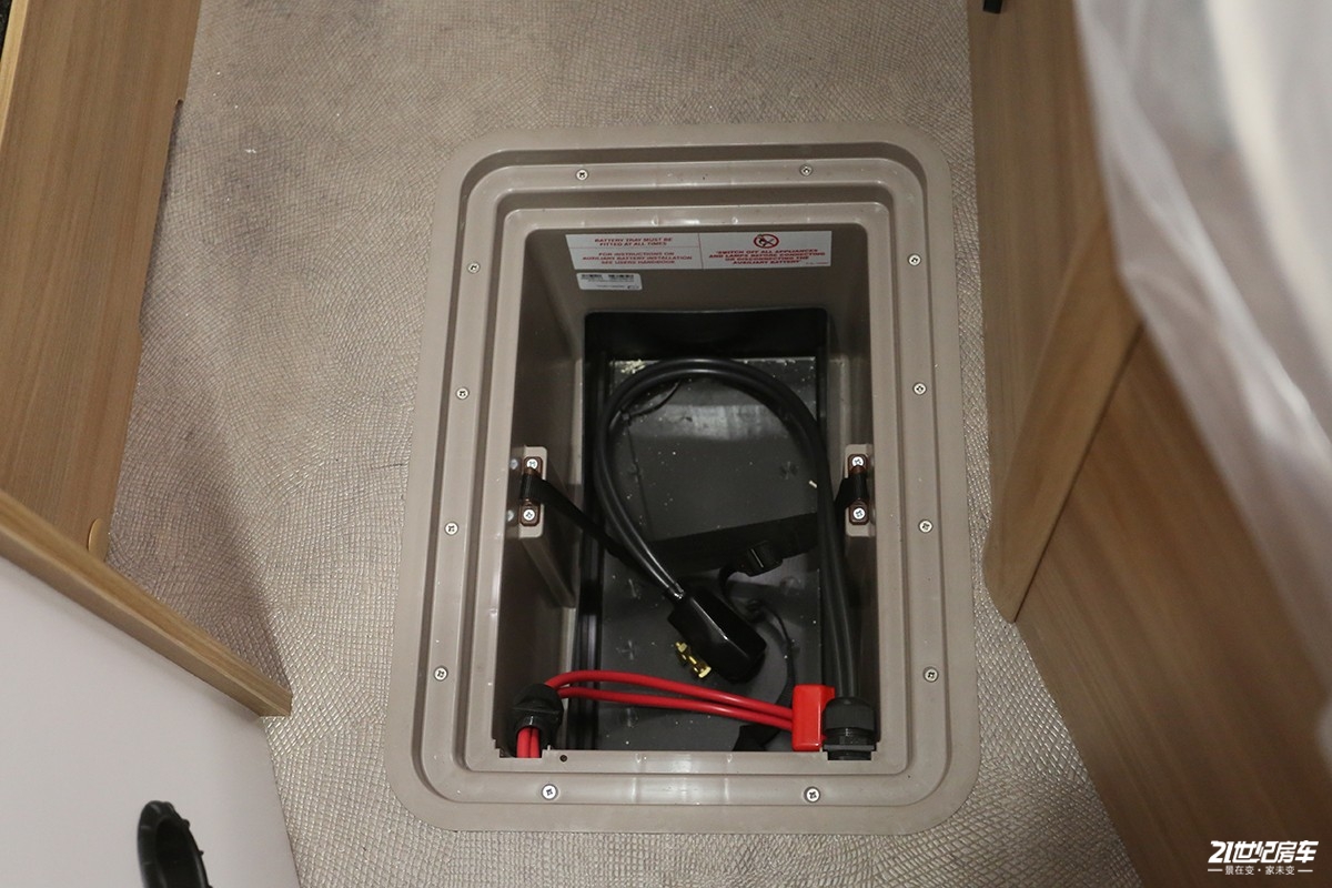 英国百丽d4,发现4拖挂式房车