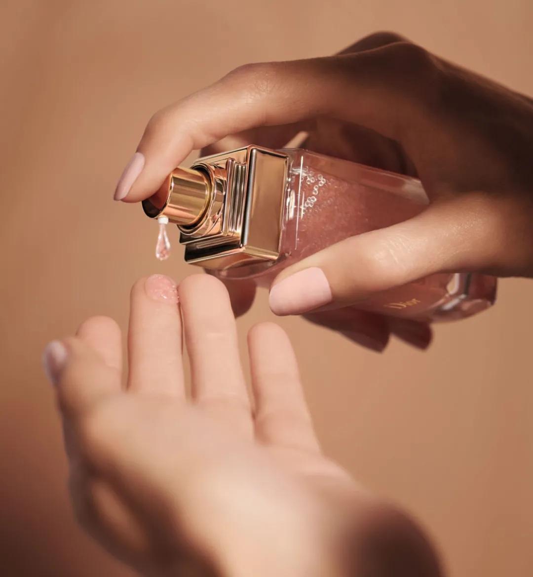 摊牌了！我的“精致派对妆”是今年的圣诞限定给的