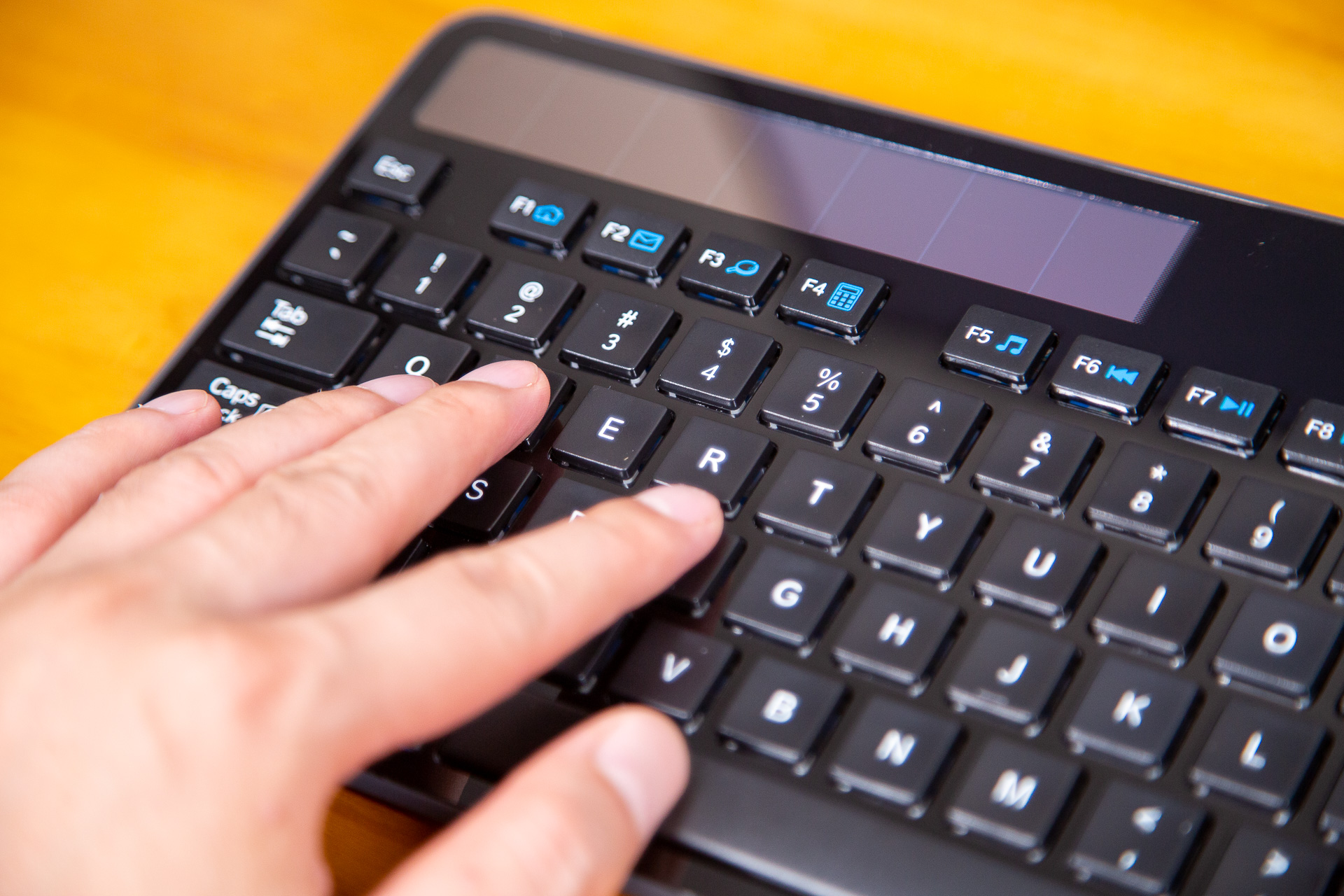 鏃犵嚎閿洏缃楁妧k580,缃楁妧鏃犵嚎钃濈墮閿洏鎺ㄨ崘k780