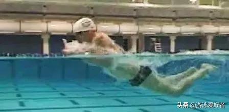 蛙泳难游还是不好游,蛙泳踩水蛙泳换气吐气技巧视频