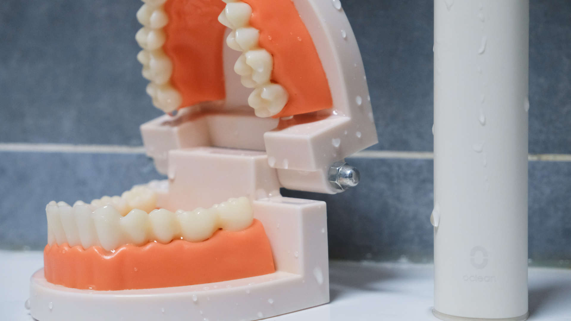 种植牙推荐电动牙刷,根据自己的牙选择电动牙刷