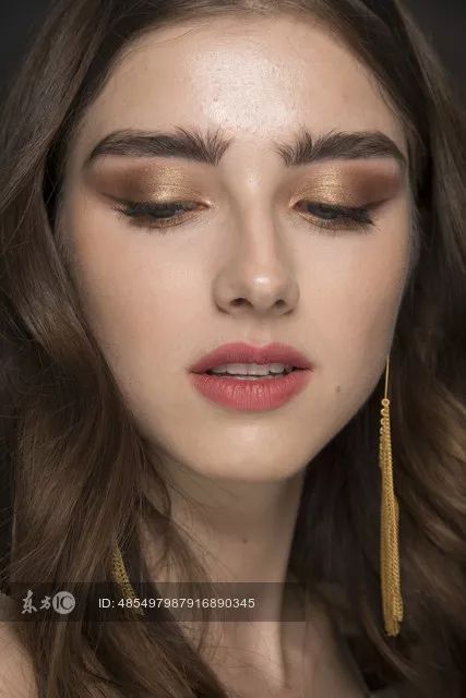 鞠婧祎李艺彤honey舞台,鞠婧祎港风复古妆容