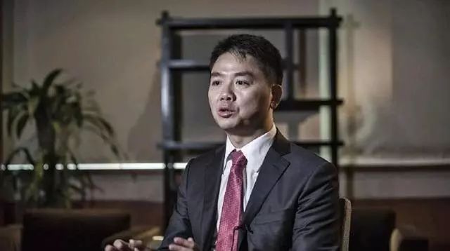 它曾经比肩亚马逊,创始人却宣扬“婚外性”,是低俗还是耿直?