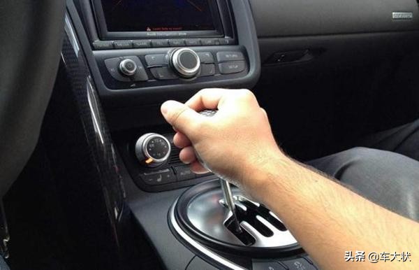 手动挡一档换二档有异响,手动挡一挡换二挡有顿挫感