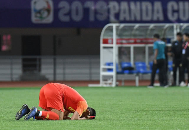 熊猫杯耻辱战-中国国青0-2泰国吃2连败，门将送乌龙大礼！