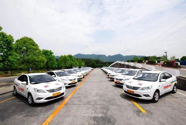 科目一如何快速通过考试,考科目一必备技巧和方法