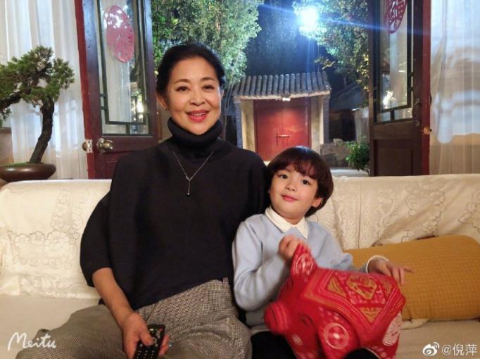 别人家的孩子陈天雨验脚买鞋成好奇宝宝