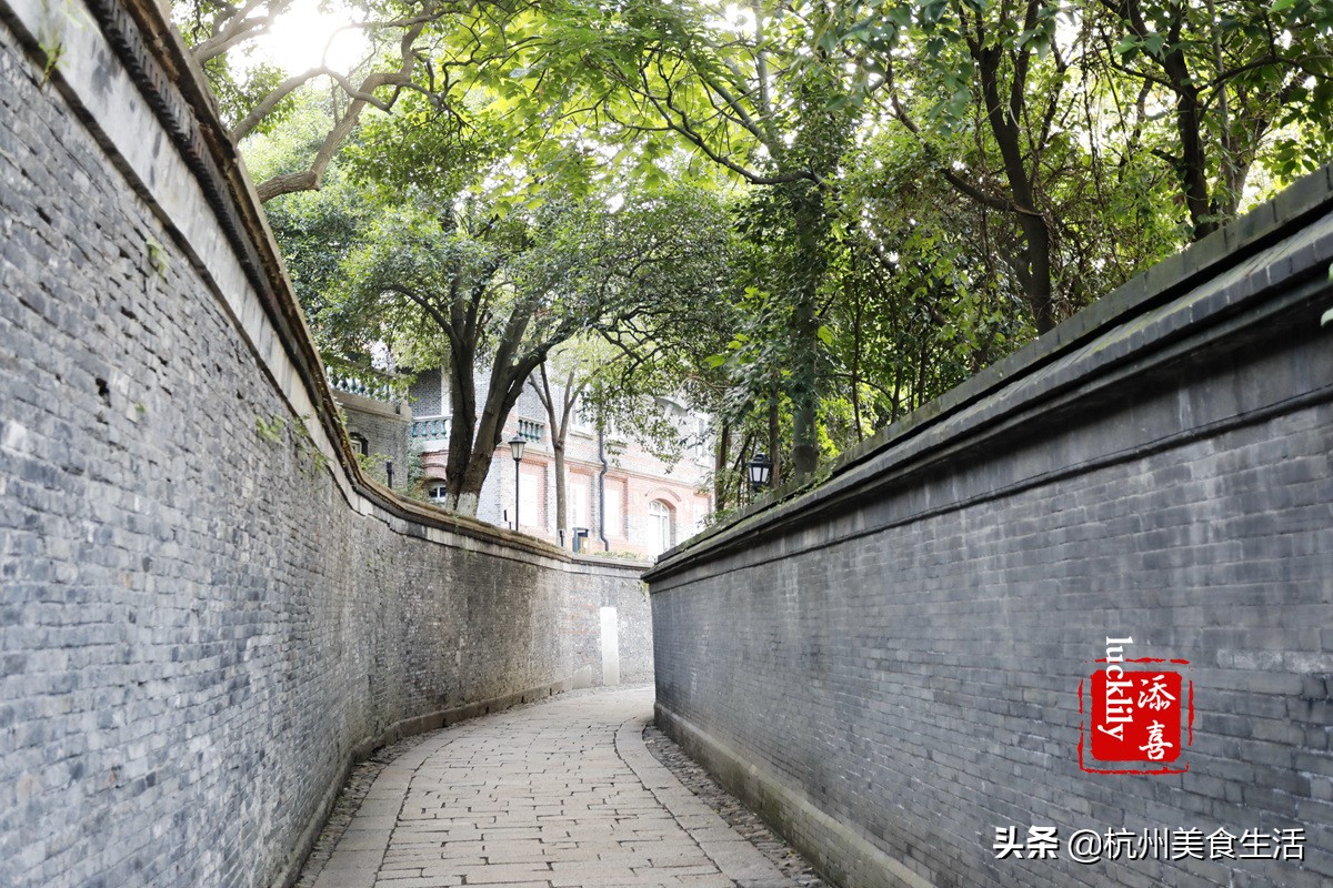 镇江美食三茅宫地锅鸡,镇江美食推荐锅盖面