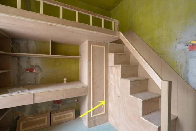 花8千块叫木工做上下床，还是第一次见这种床，连衣柜书桌都有了