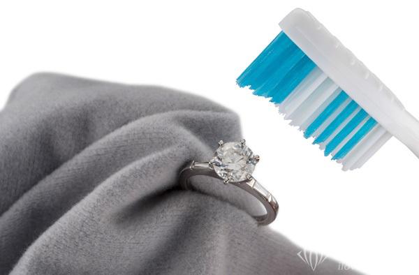 新买的钻戒钻石缺陷了怎么办,戴了2年的钻戒还会掉钻吗