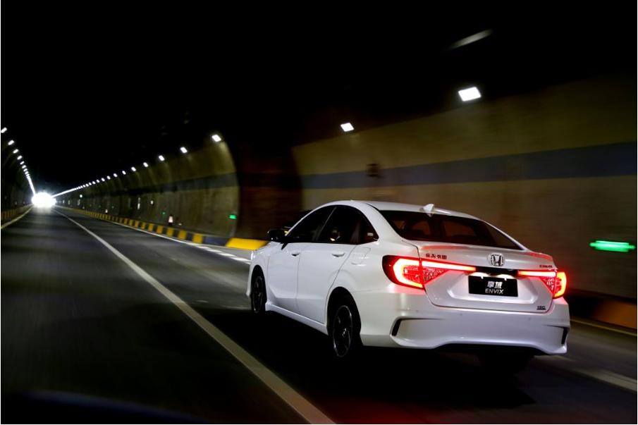 本田思域与福特福睿斯哪个好,福克斯和思域选择哪一款