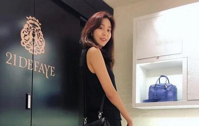 AS前成员U-IE晒照遭批判，V脸明显肉感全无，向主流审美低头？