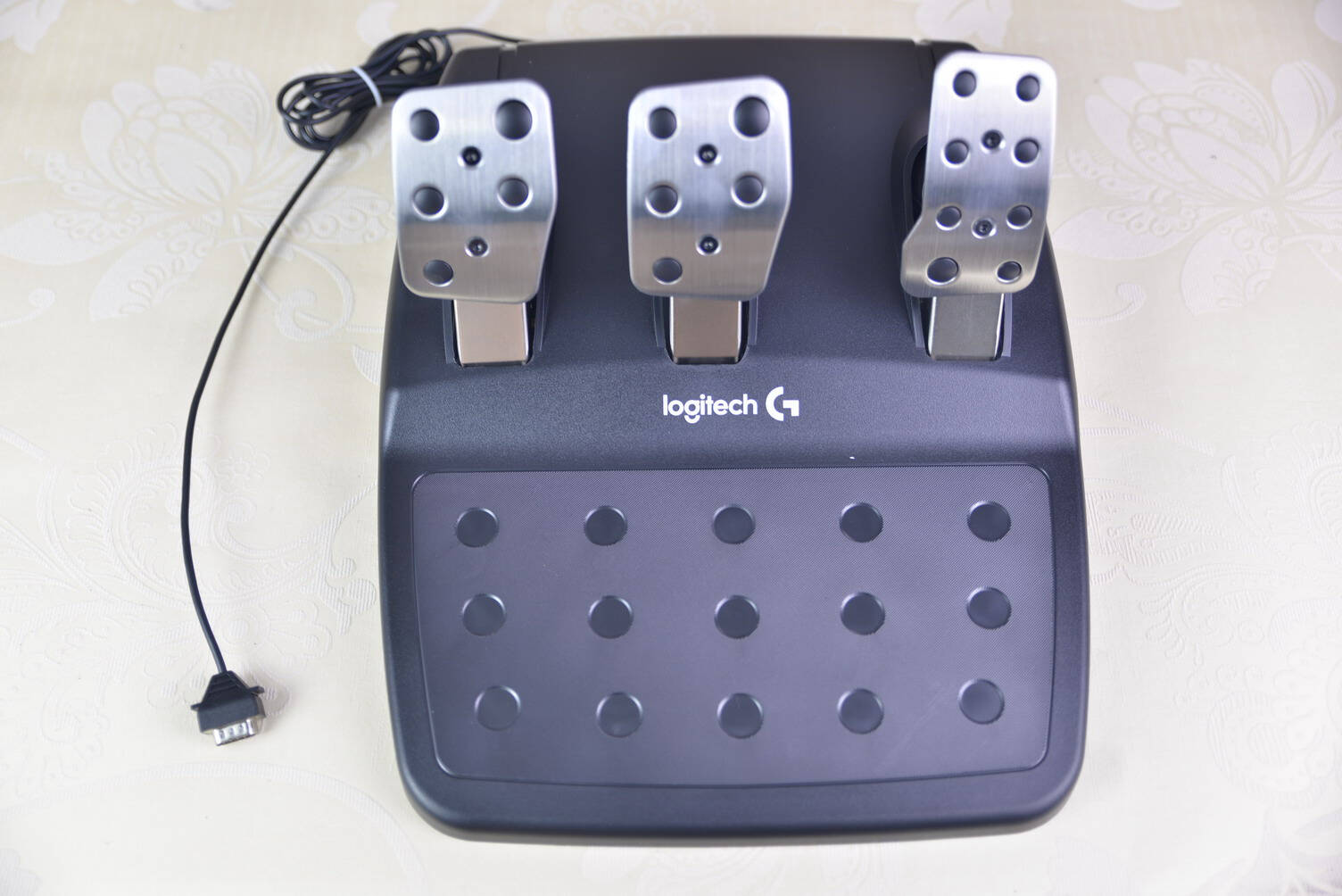 罗技g29方向盘玩极品飞车设置教程,罗技g29力反馈游戏方向盘