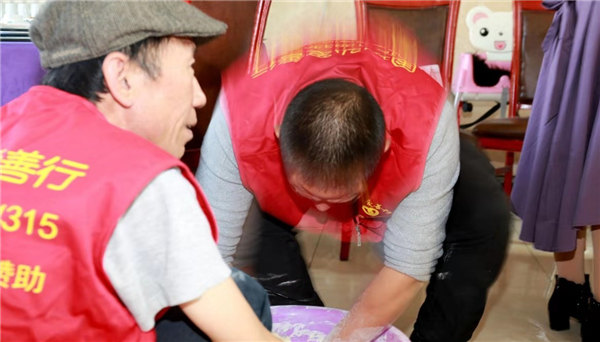 河北围场弘爱善行、慈和医院在偏远山区迎国庆欢度九九重阳节