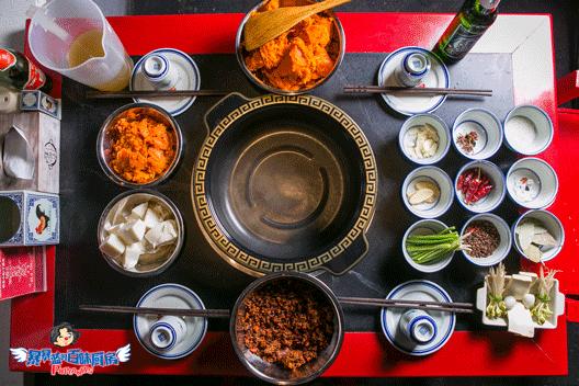 当成都老板爱上沈阳老雪，他开的串串香店锅底都有1瓶大绿棒