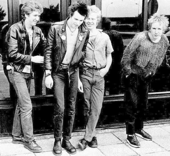 马丁靴如何选择适合自己的,如何挑选一双适合自己的马丁靴