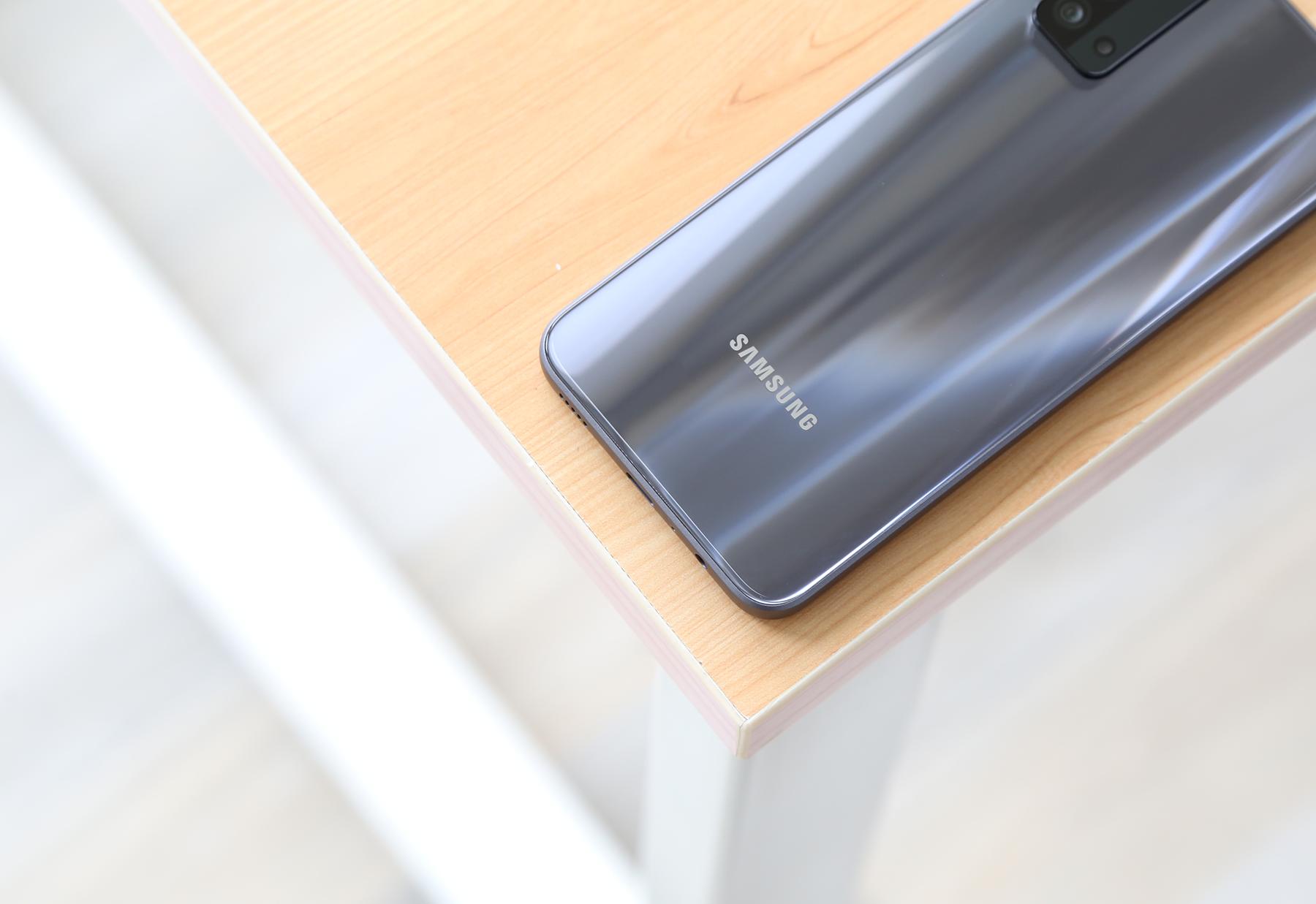 三星galaxyf525g开售,三星galaxyf52官方标配包含哪些