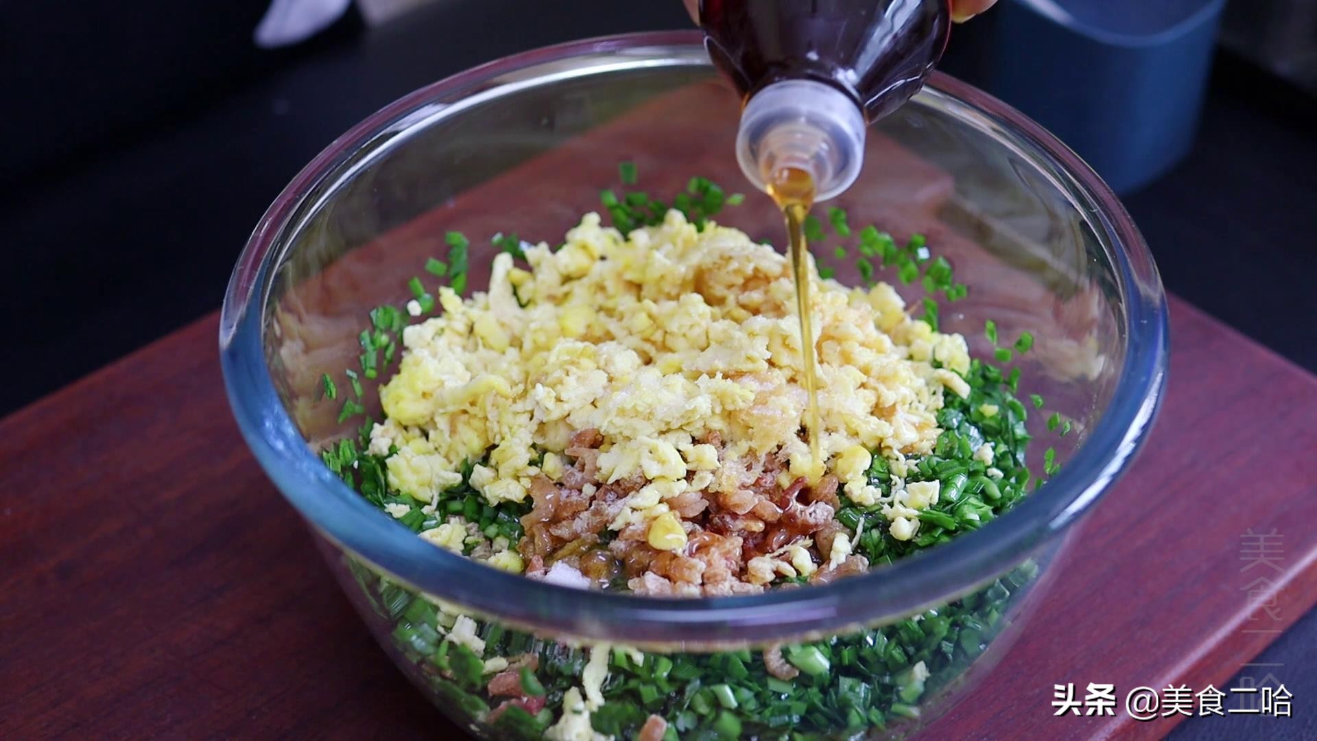 做锅贴的面粉水,烙锅贴怎么不糊底