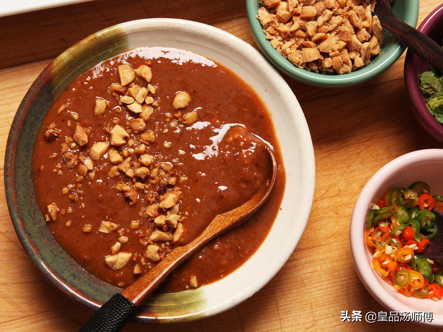 广东肠粉蘸料小葱怎么做出来的,红米肠粉三个蘸料是什么