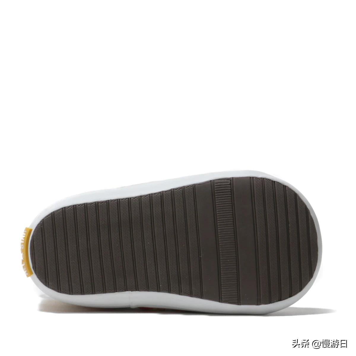 穿上小熊维尼去逛街！日本匡威推出小熊维尼限定婴儿小童帆布鞋