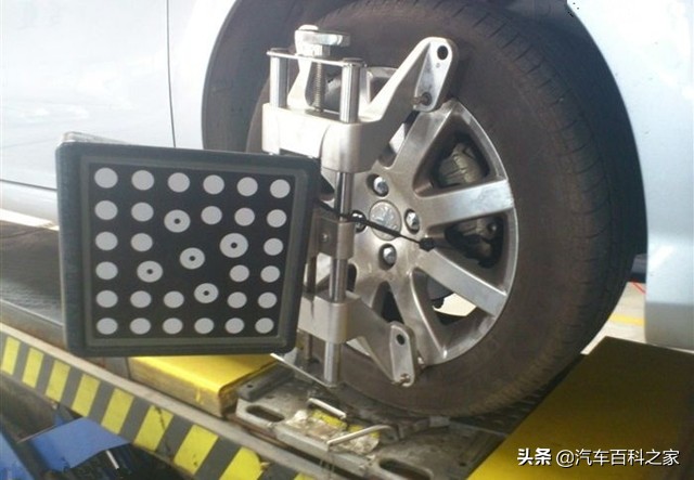 汽车左右跑偏需要不断修正方向,汽车跑偏跟四轮换位有关不