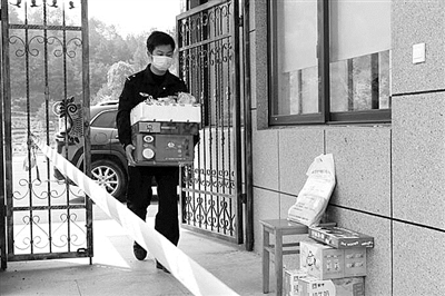 战疫第一线爱从不缺席,高墙战疫监区警察的忠诚担当