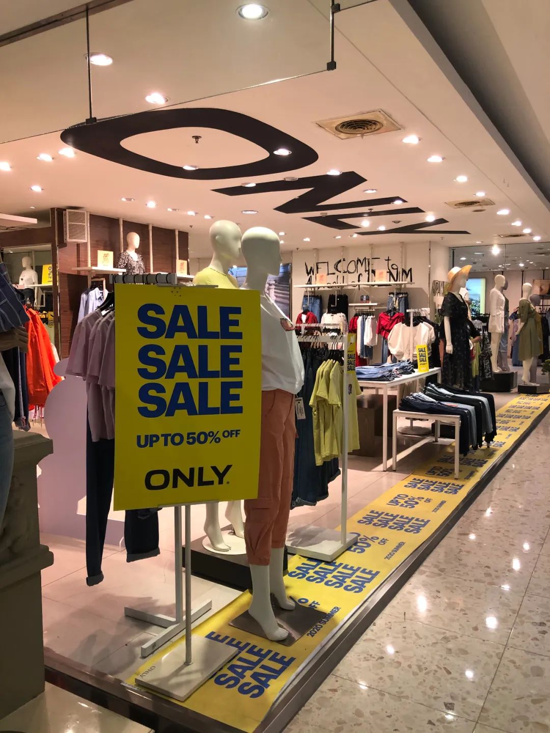 闭店清仓百货直播间,太平洋百货探店