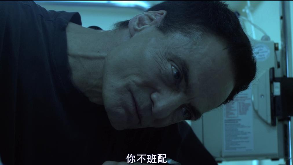 《人体蜈蚣系列》：从全彩到黑白默片重口味背后的荒诞剧情