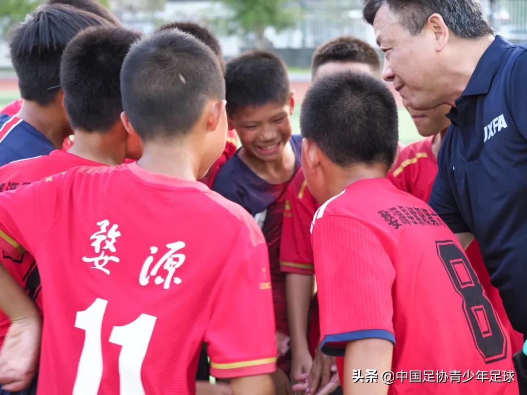 快乐绿茵场放飞足球梦“奔跑吧·赣鄱少年”足球公益行在婺源启动