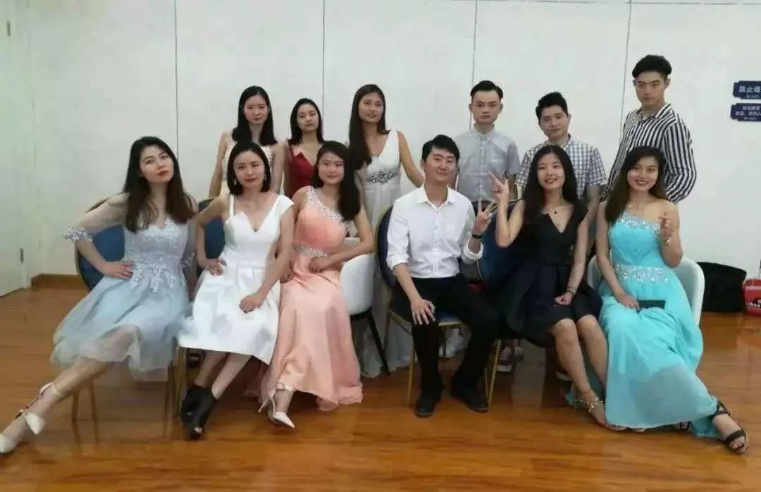 闻香识女人探戈舞曲bgm,歌曲闻香识女人简评