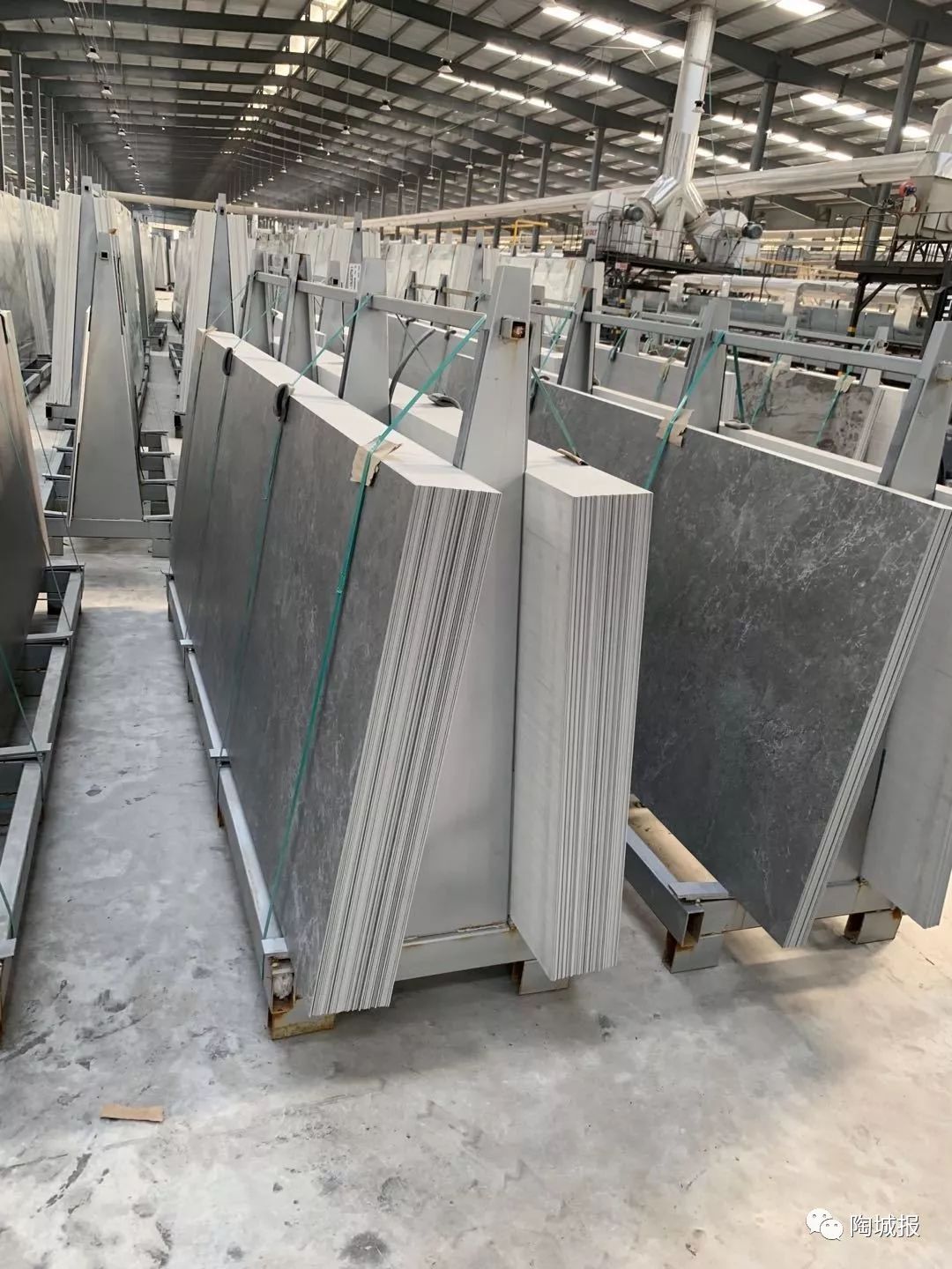 600大板出货,印度黑金沙工厂光面大板大量供应