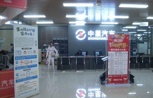 男子花50万买奔驰,男子花500万买二手车