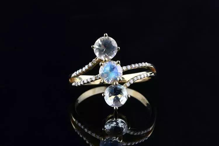 手上戒指戴久了痕迹怎么去除,戒指怎么清洗才能光亮