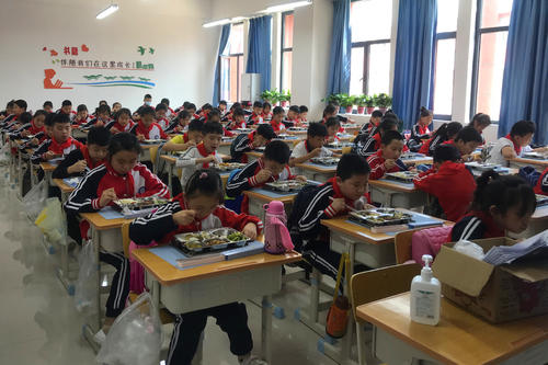 “花点钱,吃得好,睡得好!”小学午托班,迎来家长齐声称赞