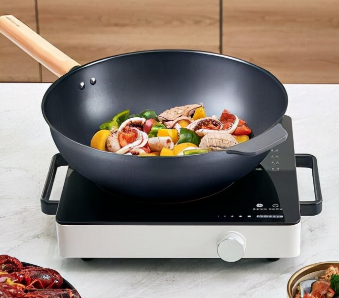 新款铝制炒锅,钛钢精品家用炒锅