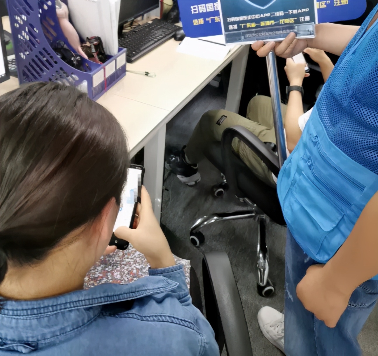 性感美女撕掉“胸部”秒变大叔，画面曝光：别再裸聊了