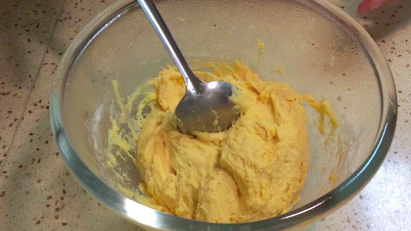 发糕怎么做比较松软有弹性,为什么做出来的发糕一点都不好吃