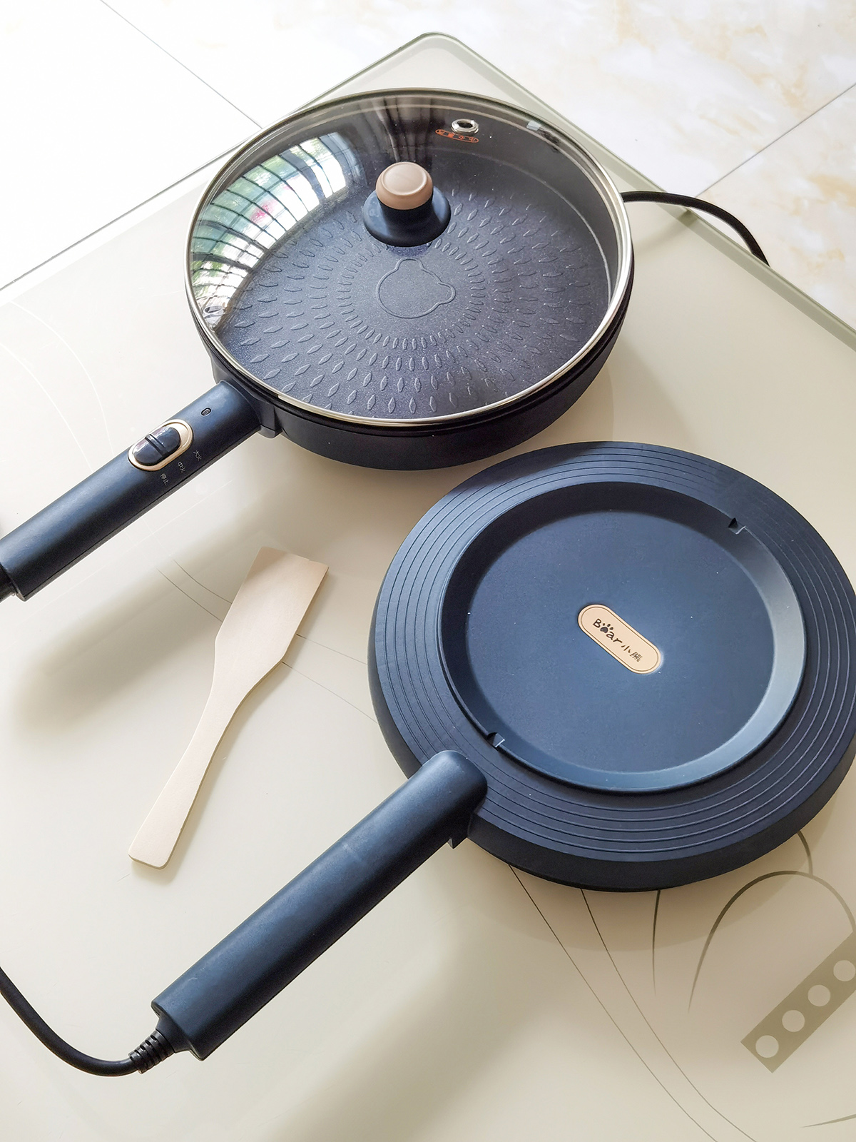 小葱鸡蛋锅贴电饼铛的做法,小熊电饼铛鸡蛋饼的做法