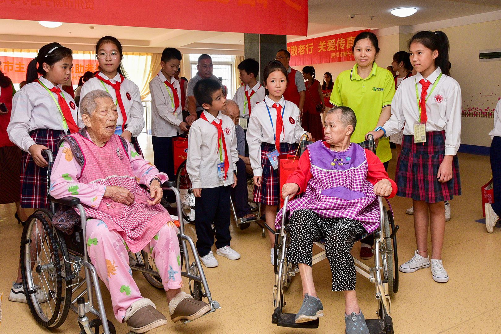 小学敬老孝贤月活动总结,尊老敬老教育活动报道