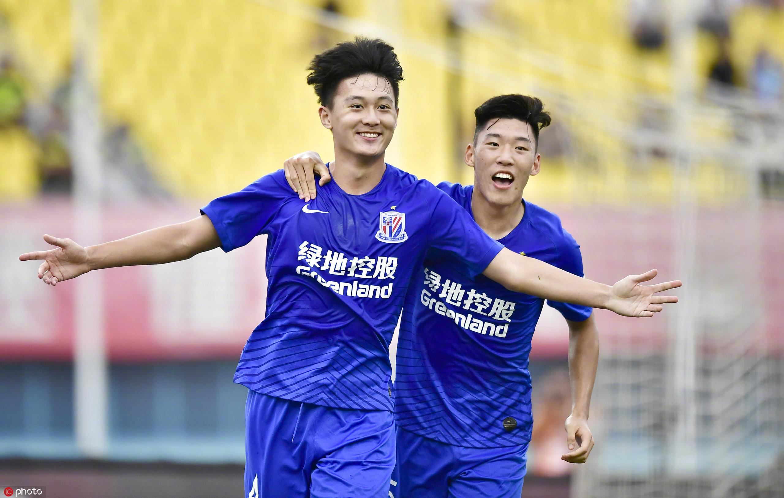 性欲！太强！不晃，会被撞到地上！亚冠！我们来啦