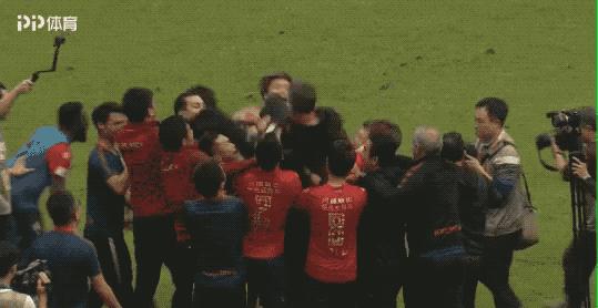 中超深圳对上港,中超青岛回来了