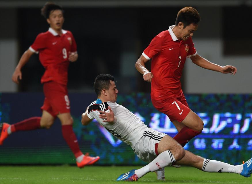 足球裁判用的哨子是什么牌子,足球裁判哨子是如何出现的