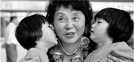 60岁生双胞胎的张女士现在怎样了,60岁产双胞胎老人与女儿近照曝光